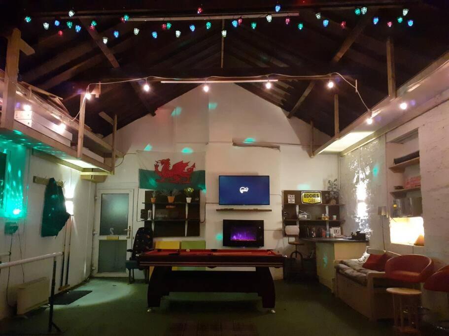 Big Fireplace Aga Hot Tub Wet Room Barn Garage Llanelli Zewnętrze zdjęcie