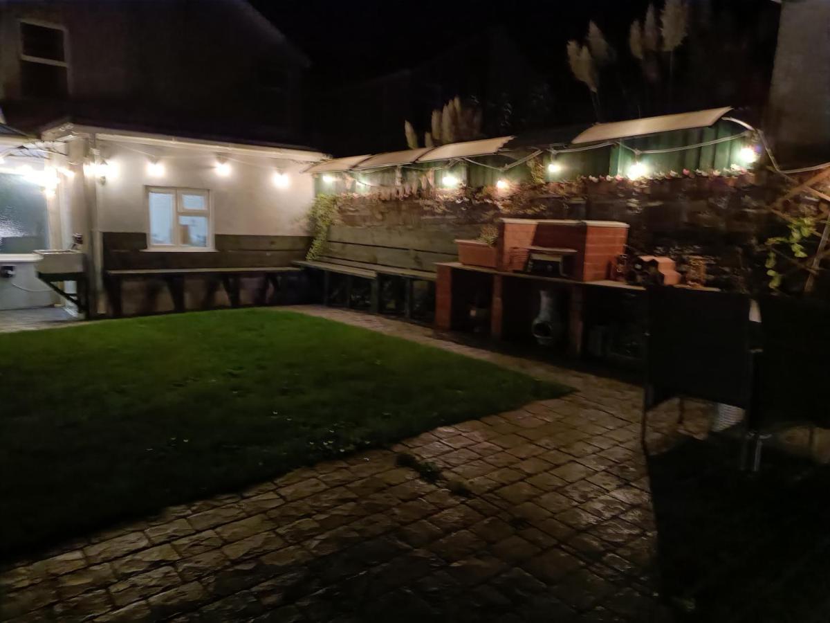 Big Fireplace Aga Hot Tub Wet Room Barn Garage Llanelli Zewnętrze zdjęcie